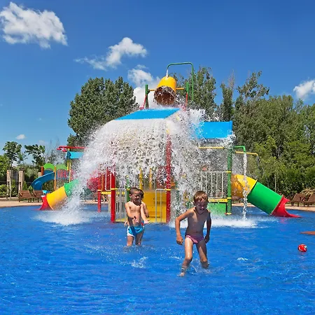 Cascadas Family Апартхотел