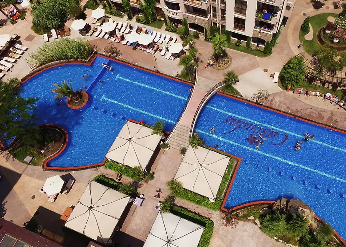 アパートホテル Cascadas Family 4*