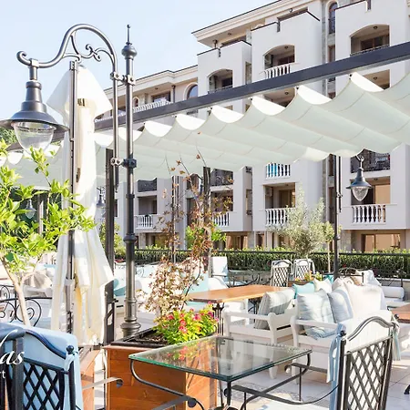 Ξενοδοχείο με διαμερίσματα Cascadas Family Resort 4*